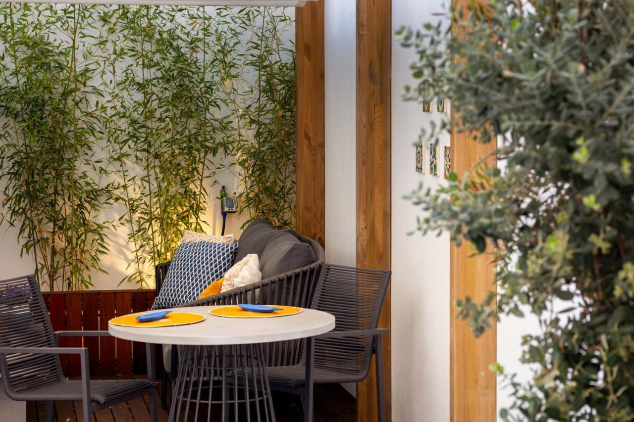 Stupendo- Two Rooms, Patio With Refreshing Pond-Center-Air Conditioning-Free Park リスボン エクステリア 写真